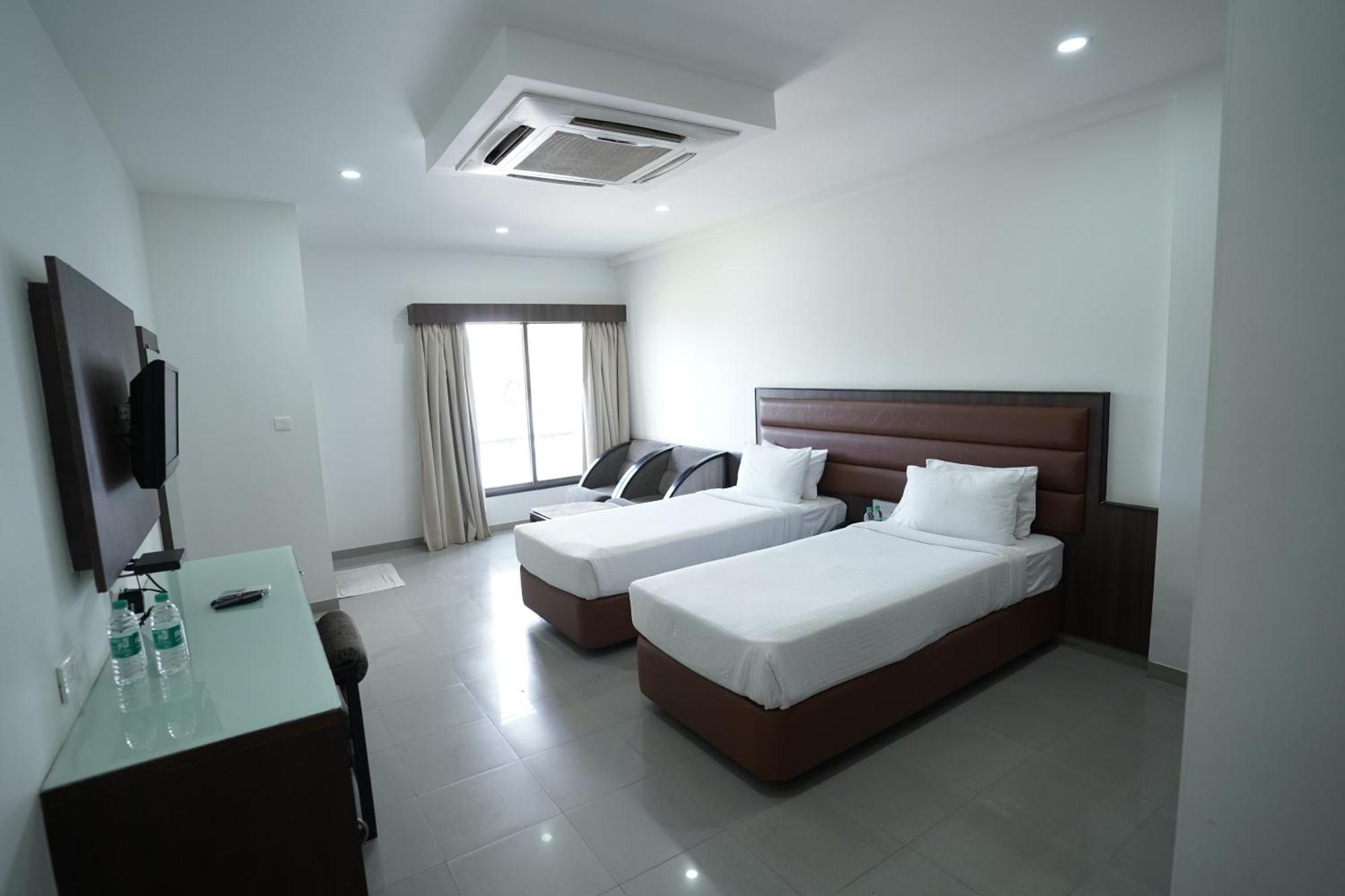 Hotel Metropolis 胡布利 外观 照片