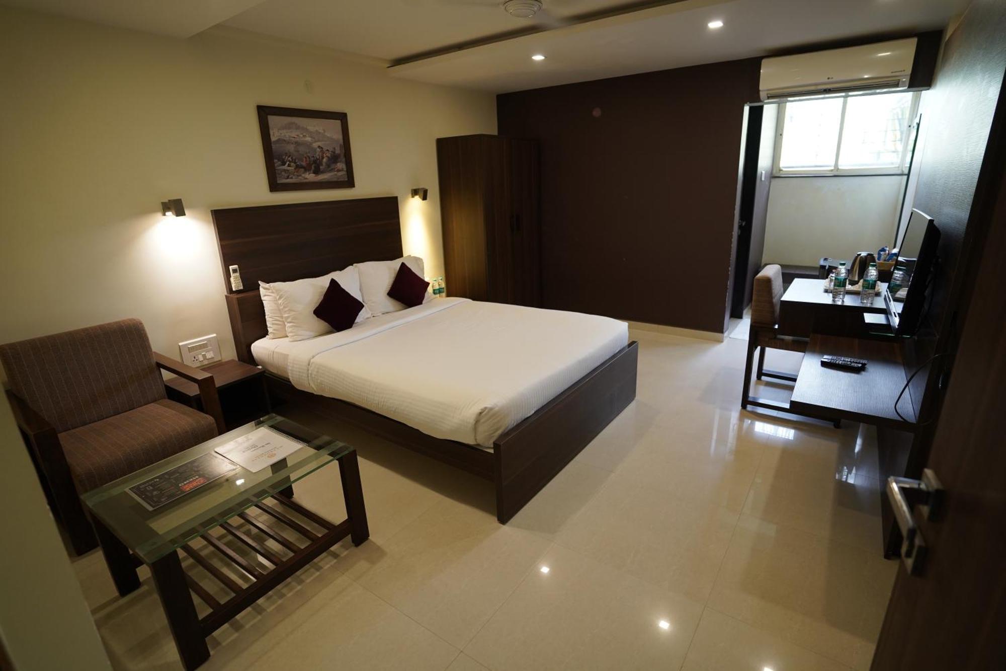 Hotel Metropolis 胡布利 外观 照片